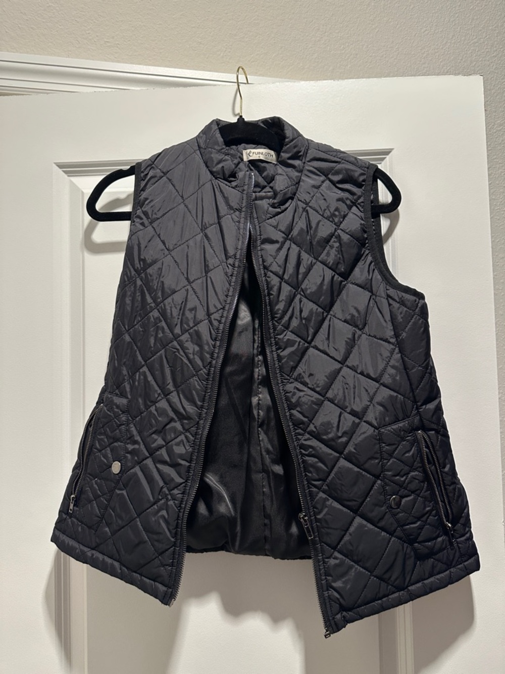 Quilted Sleeveless Puffer Vest in Black